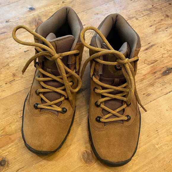 Hi-Tec adventure outdoor footwear - Picture 1 of 13